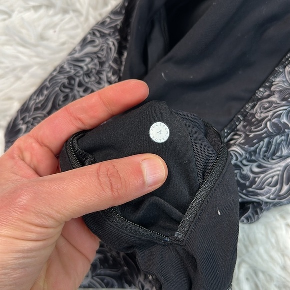 Lululemon Speed Up Short *2.5" Infinity Speed Up Short Alpine White Black - Picture 5 of 6